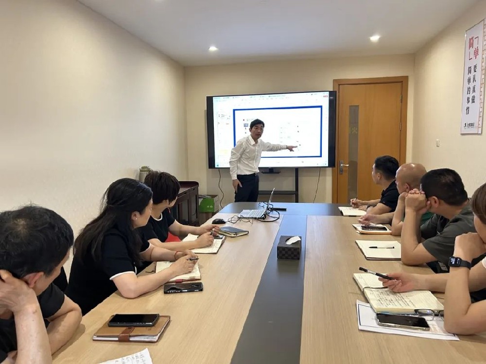 知识赋能 砺剑强兵 |AK（中国）AK官方网站
家具开展营销专题培训