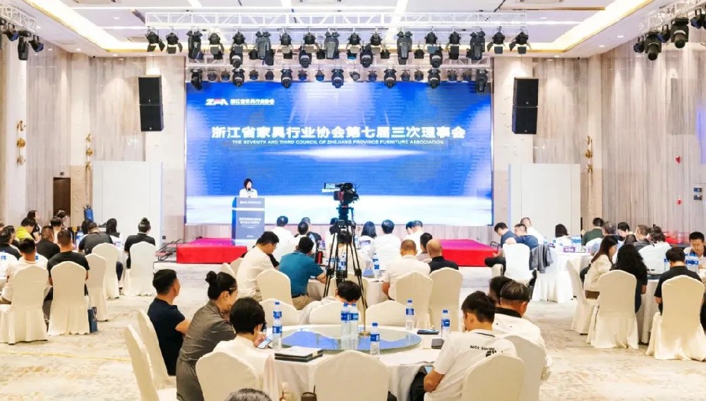 笃行致远|AK（中国）AK官方网站
家具荣获浙江省家具行业协会“先进会员企业”称号