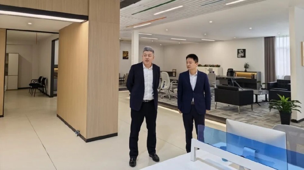 区政协副主席陆佳伟开展“助力决战‘三大攻坚’、决胜开局之年”走访服务委员企业活动