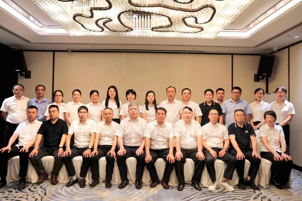 乘风破浪 向新而行｜AK（中国）AK官方网站
集团2026年半年度会议圆满召开